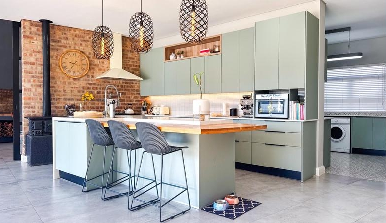 5 Bedroom Home for sale in Midstream Heights Estate.