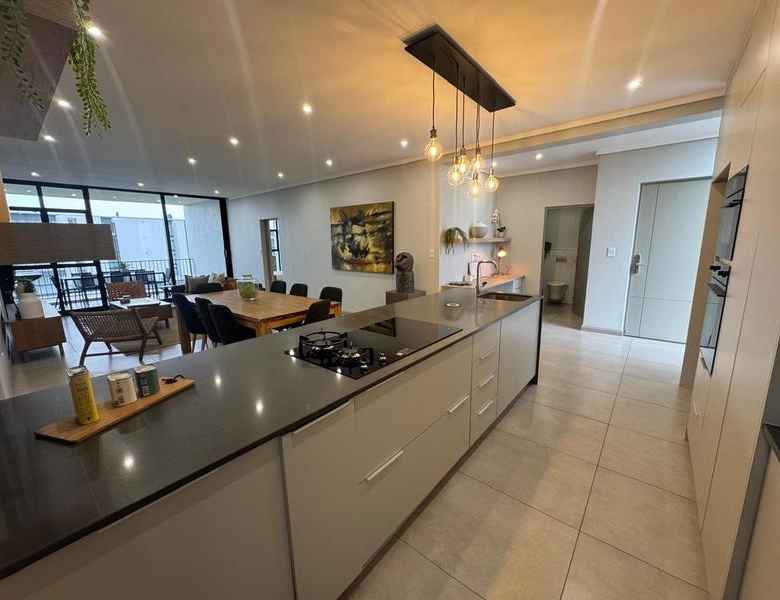 Luxury at your door step! 3x Bedroom Apartment immediately available