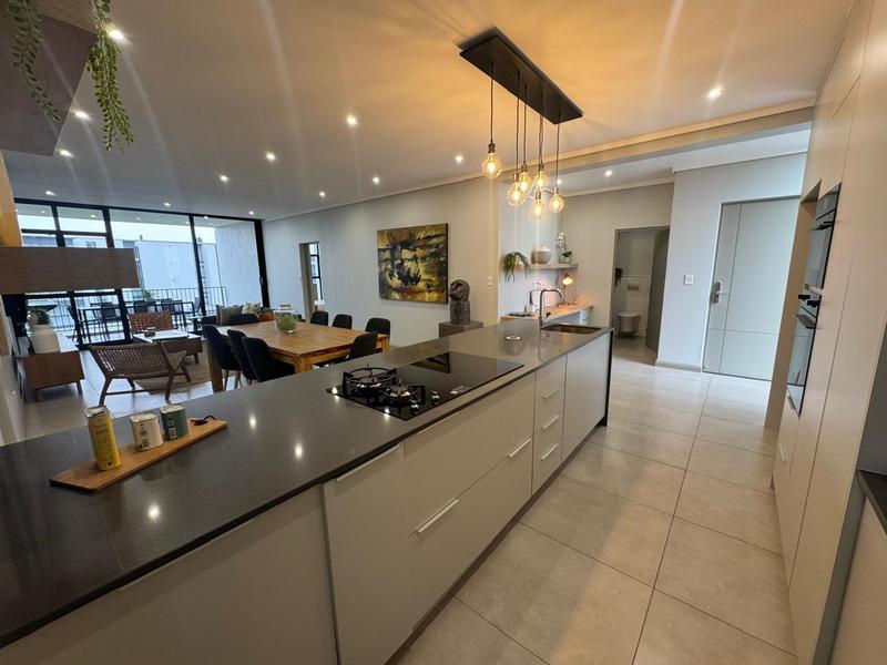 Luxury at your door step! 3x Bedroom Apartment immediately available