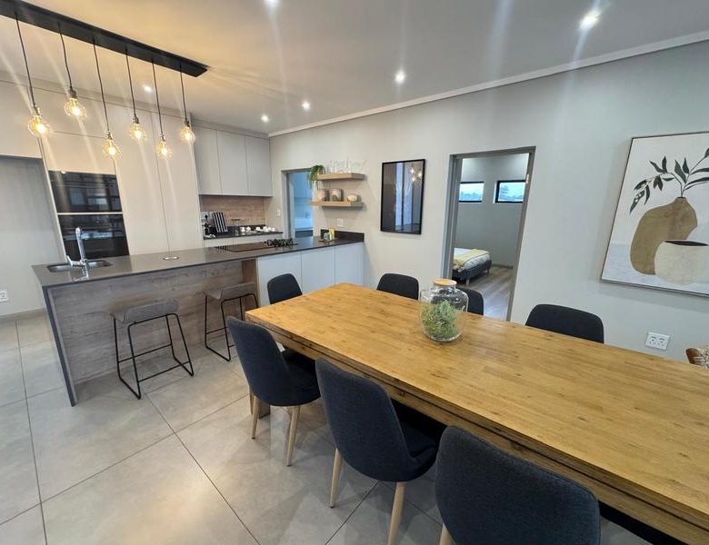 Luxury at your door step! 3x Bedroom Apartment immediately available