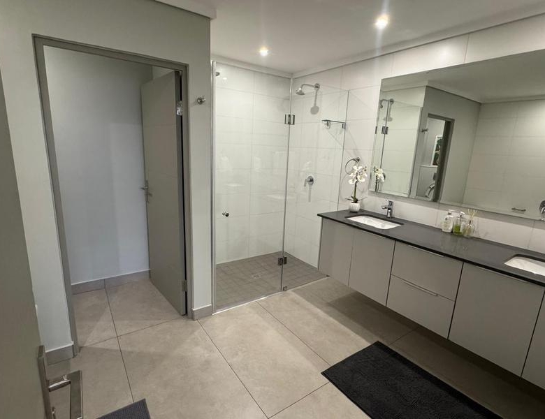 Luxury at your door step! 3x Bedroom Apartment immediately available