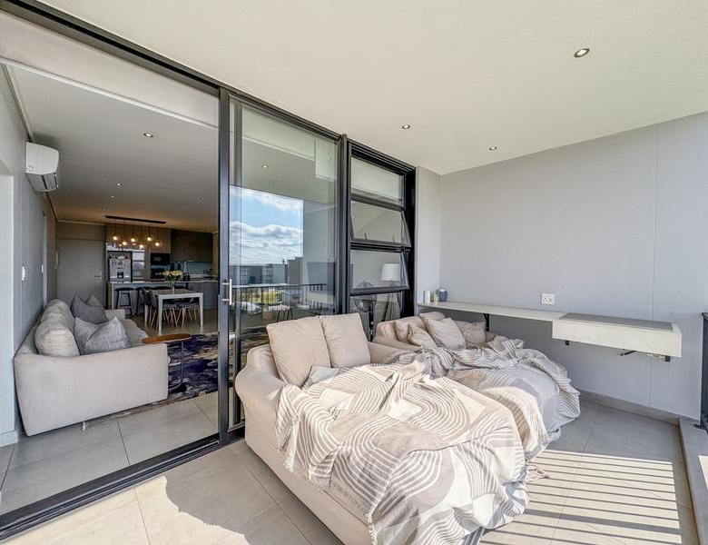 Neat as a pin Luxury 2 Bed Apartment with Balcony Up for Grabs!!