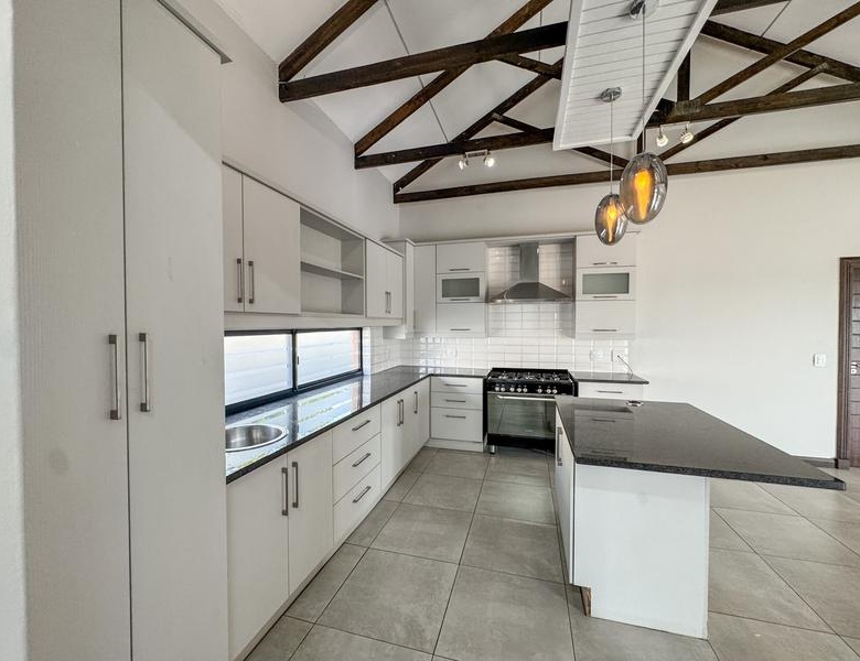 Spacious  Home in Midstream Estate Retire