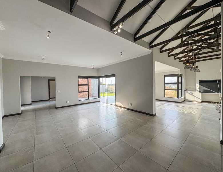 Spacious  Home in Midstream Estate Retire