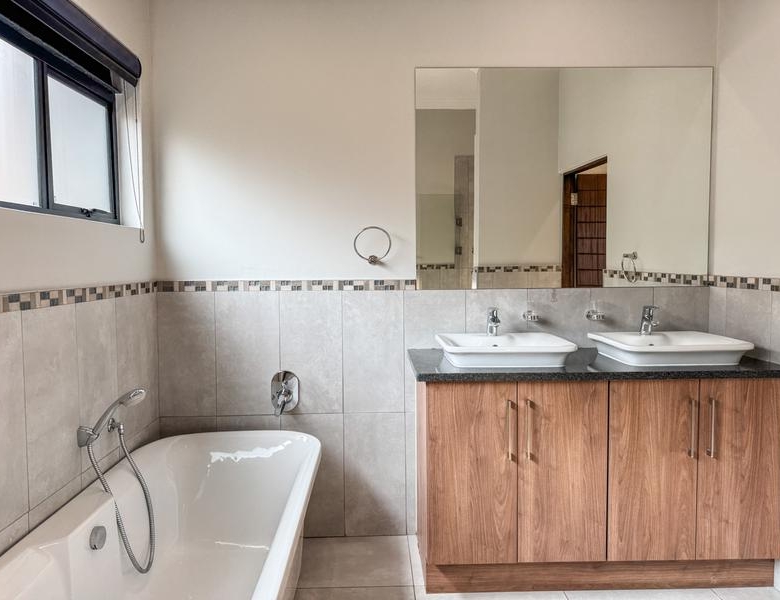 Spacious  Home in Midstream Estate Retire