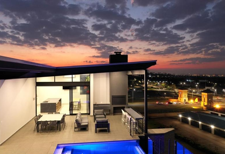 Luxury at your door step! 3x Bedroom Apartment immediately available