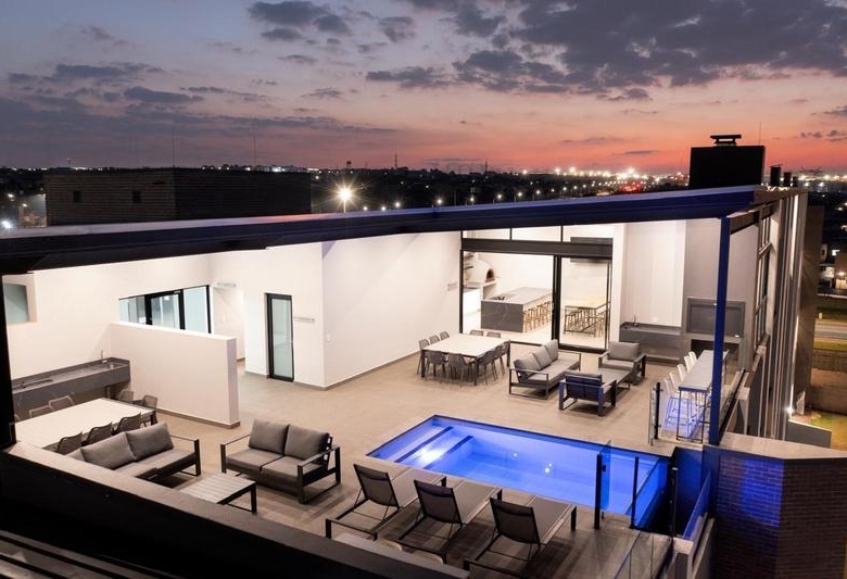 Luxury at your door step! 3x Bedroom Apartment immediately available