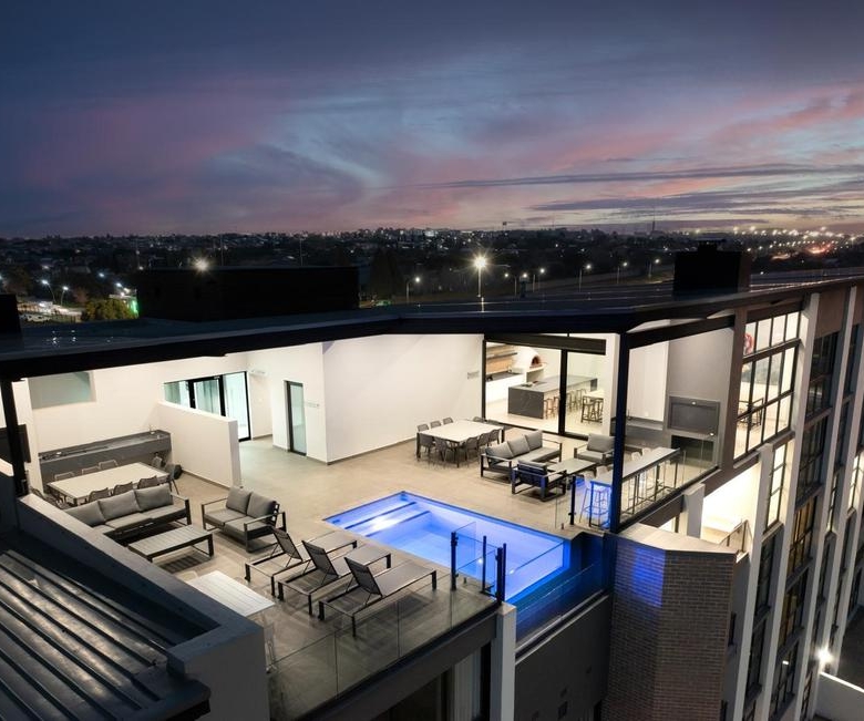 Luxury at your door step! 3x Bedroom Apartment immediately available