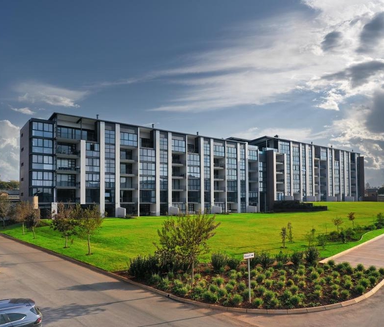 Luxury at your door step! 3x Bedroom Apartment immediately available