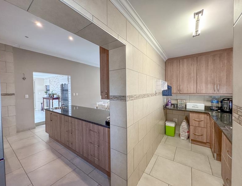Exclusive Tri-Mandate | 3 Bedroom Home in Midstream Meadows Estate.