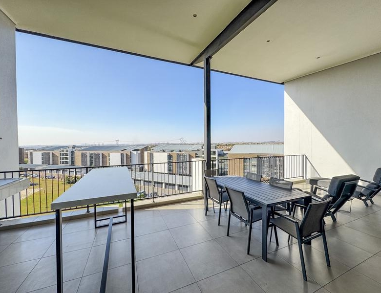Luxury Apartment at Ascend to Midstream.