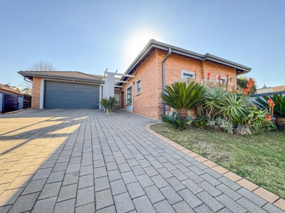 Beautiful Full-Title Retirement Home in Midstream Estate