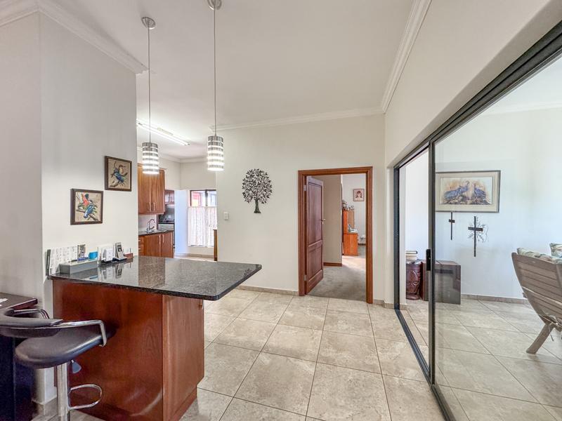 Beautiful Full-Title Retirement Home in Midstream Estate