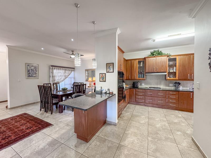 Beautiful Full-Title Retirement Home in Midstream Estate