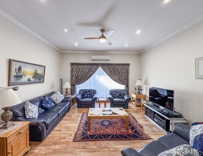 Beautiful Full-Title Retirement Home in Midstream Estate