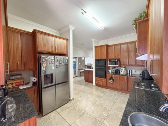 Beautiful Full-Title Retirement Home in Midstream Estate