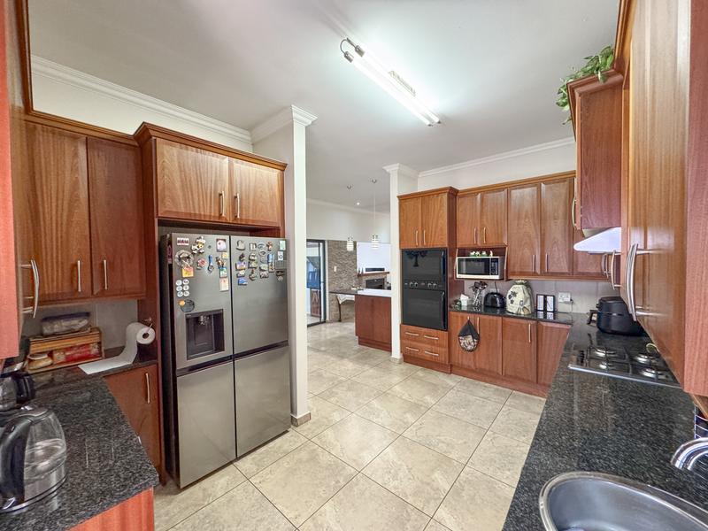 Beautiful Full-Title Retirement Home in Midstream Estate