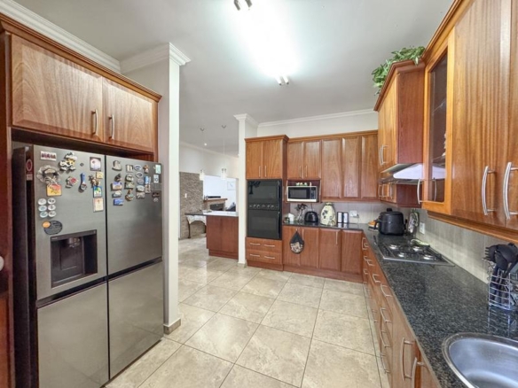 Beautiful Full-Title Retirement Home in Midstream Estate