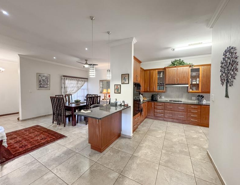 Beautiful Full-Title Retirement Home in Midstream Estate