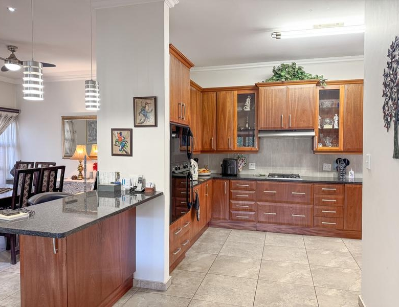 Beautiful Full-Title Retirement Home in Midstream Estate