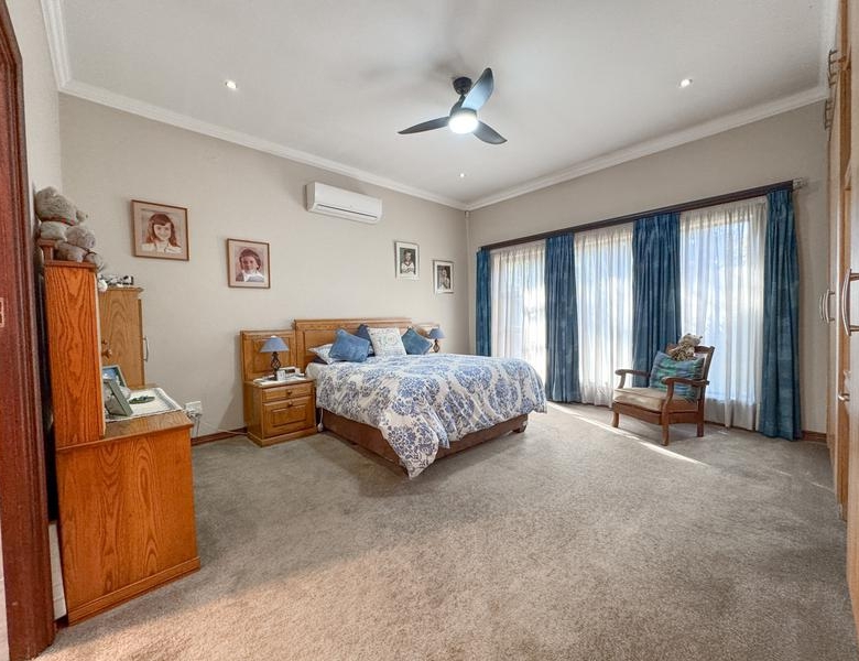 Beautiful Full-Title Retirement Home in Midstream Estate