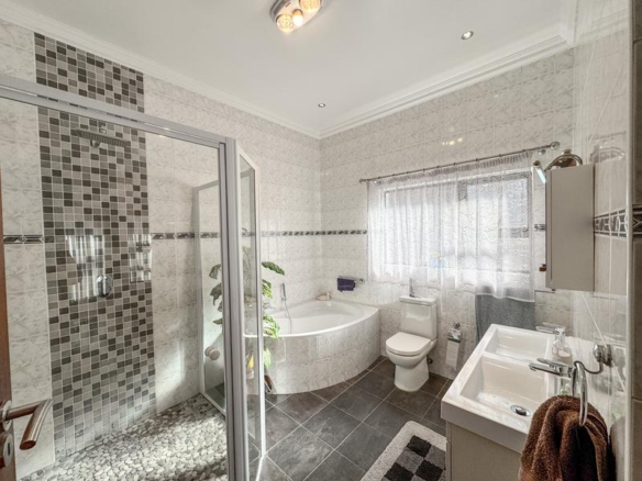 Beautiful Full-Title Retirement Home in Midstream Estate