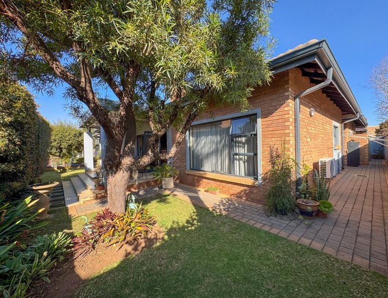 Beautiful Full-Title Retirement Home in Midstream Estate