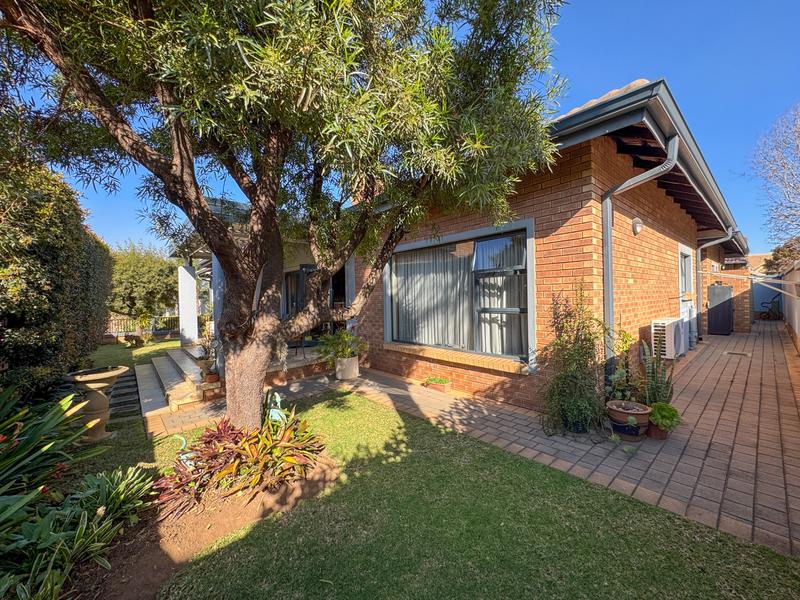 Beautiful Full-Title Retirement Home in Midstream Estate