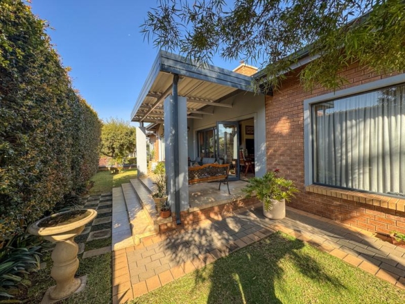 Beautiful Full-Title Retirement Home in Midstream Estate