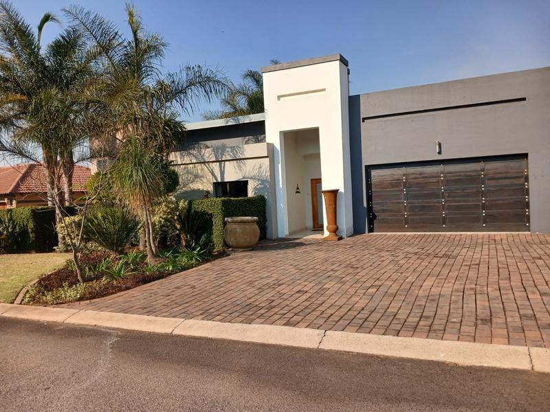 Elegant Full-Title Home for Sale in Midstream Retirement Estate