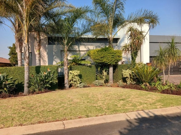 Elegant Full-Title Home for Sale in Midstream Retirement Estate