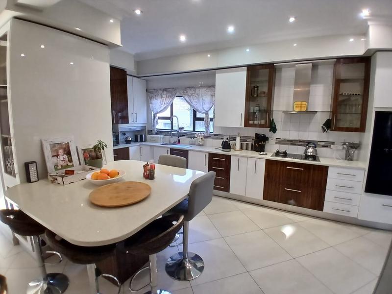 Elegant Full-Title Home for Sale in Midstream Retirement Estate