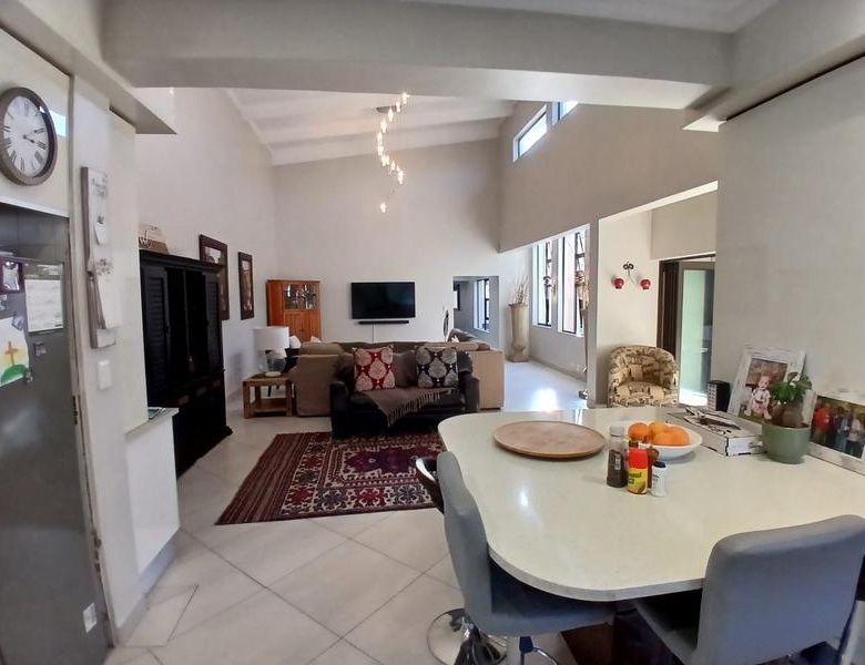 Elegant Full-Title Home for Sale in Midstream Retirement Estate