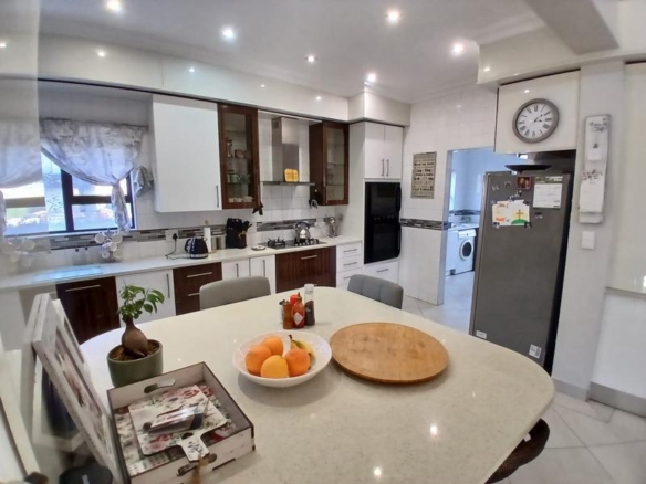 Elegant Full-Title Home for Sale in Midstream Retirement Estate