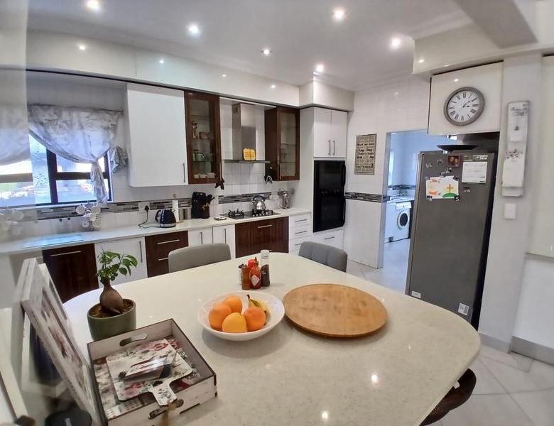 Elegant Full-Title Home for Sale in Midstream Retirement Estate