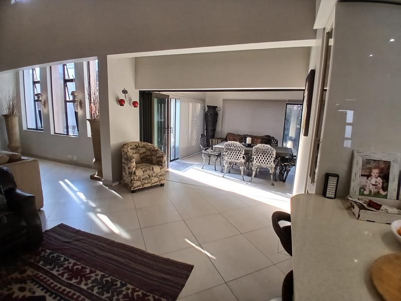 Elegant Full-Title Home for Sale in Midstream Retirement Estate