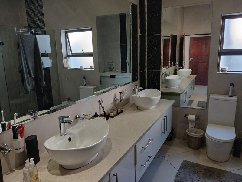 Elegant Full-Title Home for Sale in Midstream Retirement Estate