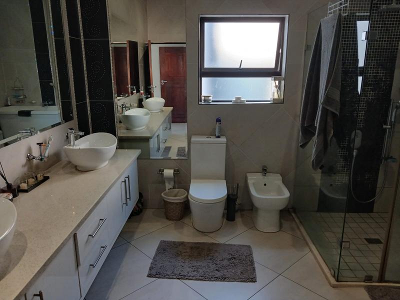 Elegant Full-Title Home for Sale in Midstream Retirement Estate