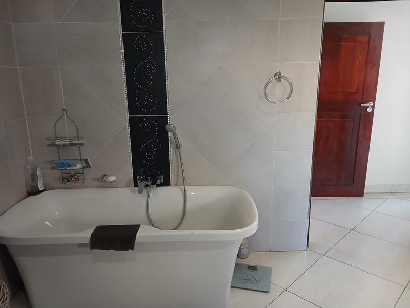 Elegant Full-Title Home for Sale in Midstream Retirement Estate