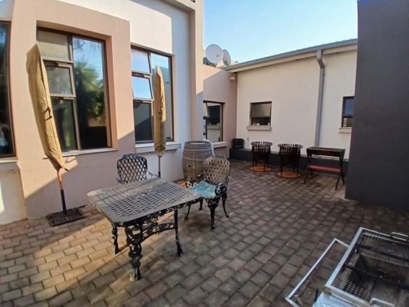 Elegant Full-Title Home for Sale in Midstream Retirement Estate