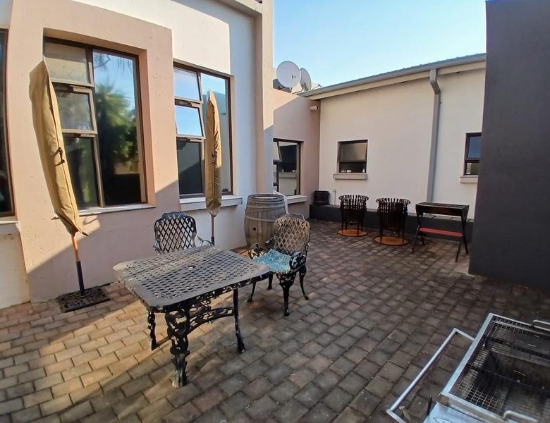 Elegant Full-Title Home for Sale in Midstream Retirement Estate