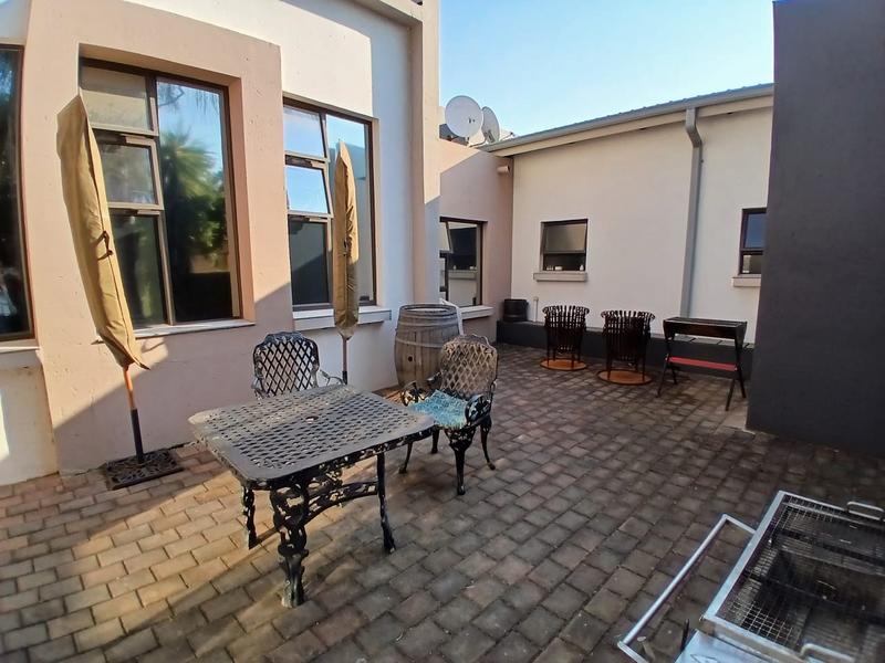 Elegant Full-Title Home for Sale in Midstream Retirement Estate