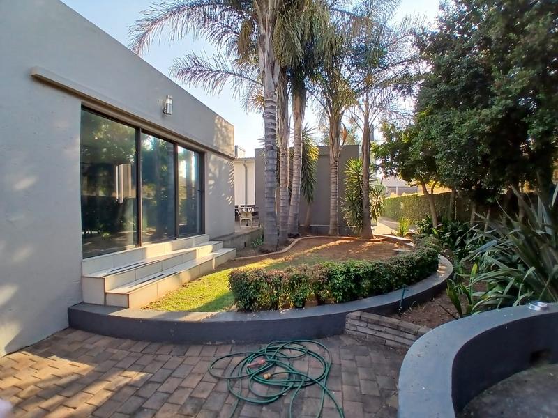 Elegant Full-Title Home for Sale in Midstream Retirement Estate