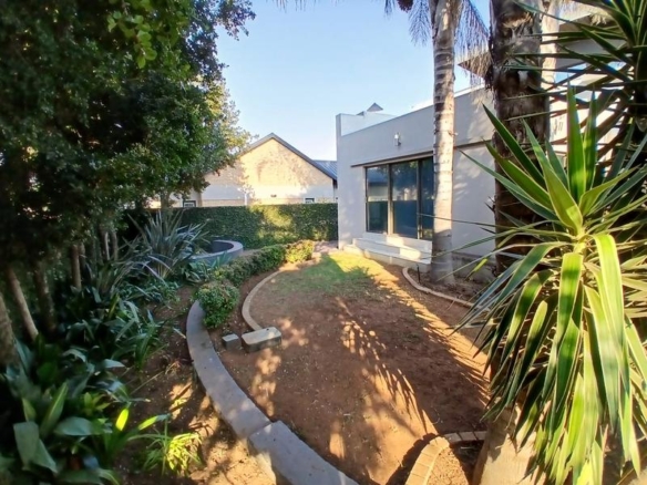 Elegant Full-Title Home for Sale in Midstream Retirement Estate