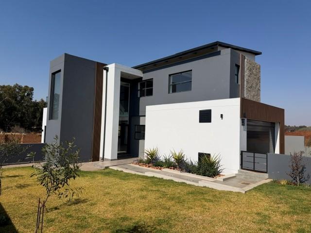 4 Bedrooms House being built in Fountain Brook Estate.