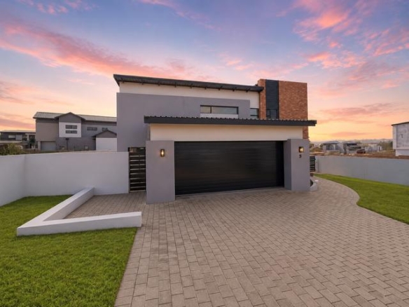 4 Bedrooms Home for Sale Fountain Brook Estate.