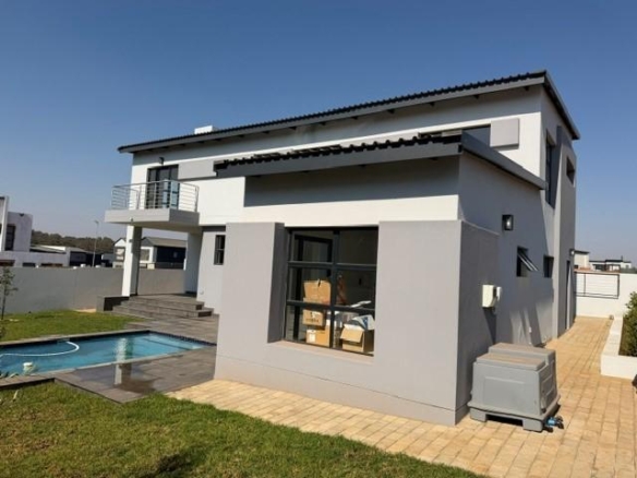 4 Bedrooms Home for Sale Fountain Brook Estate.