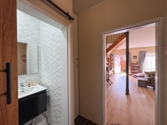 3 Bedroom, Corner Unit close to Eldoraigne High School