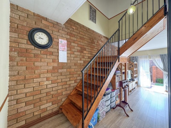 3 Bedroom, Corner Unit close to Eldoraigne High School