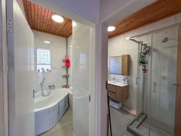 3 Bedroom, Corner Unit close to Eldoraigne High School
